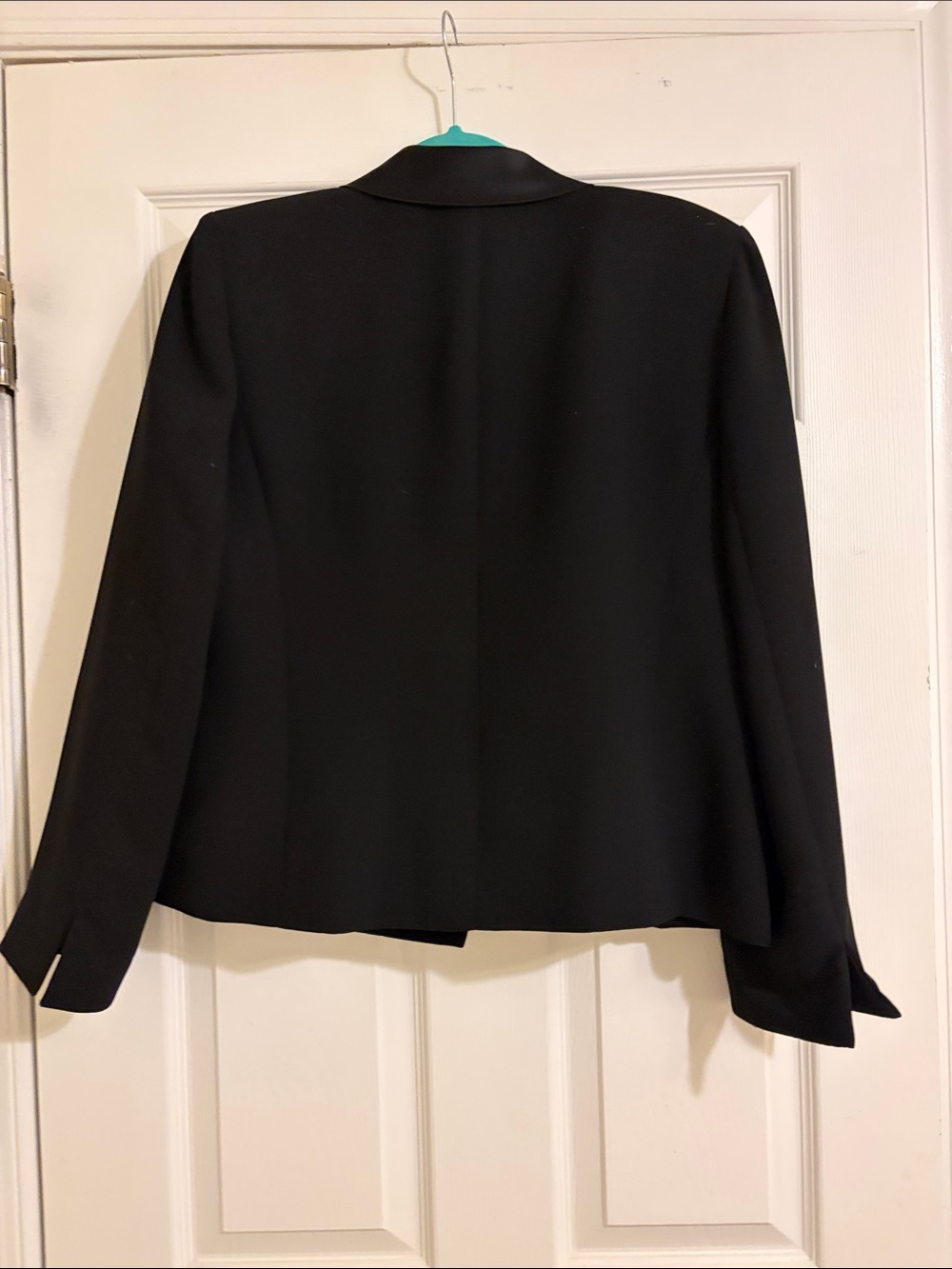 Le Suit Black Women's Tailored Blazer with Satin Bow Lapel - Picture 9 of 9